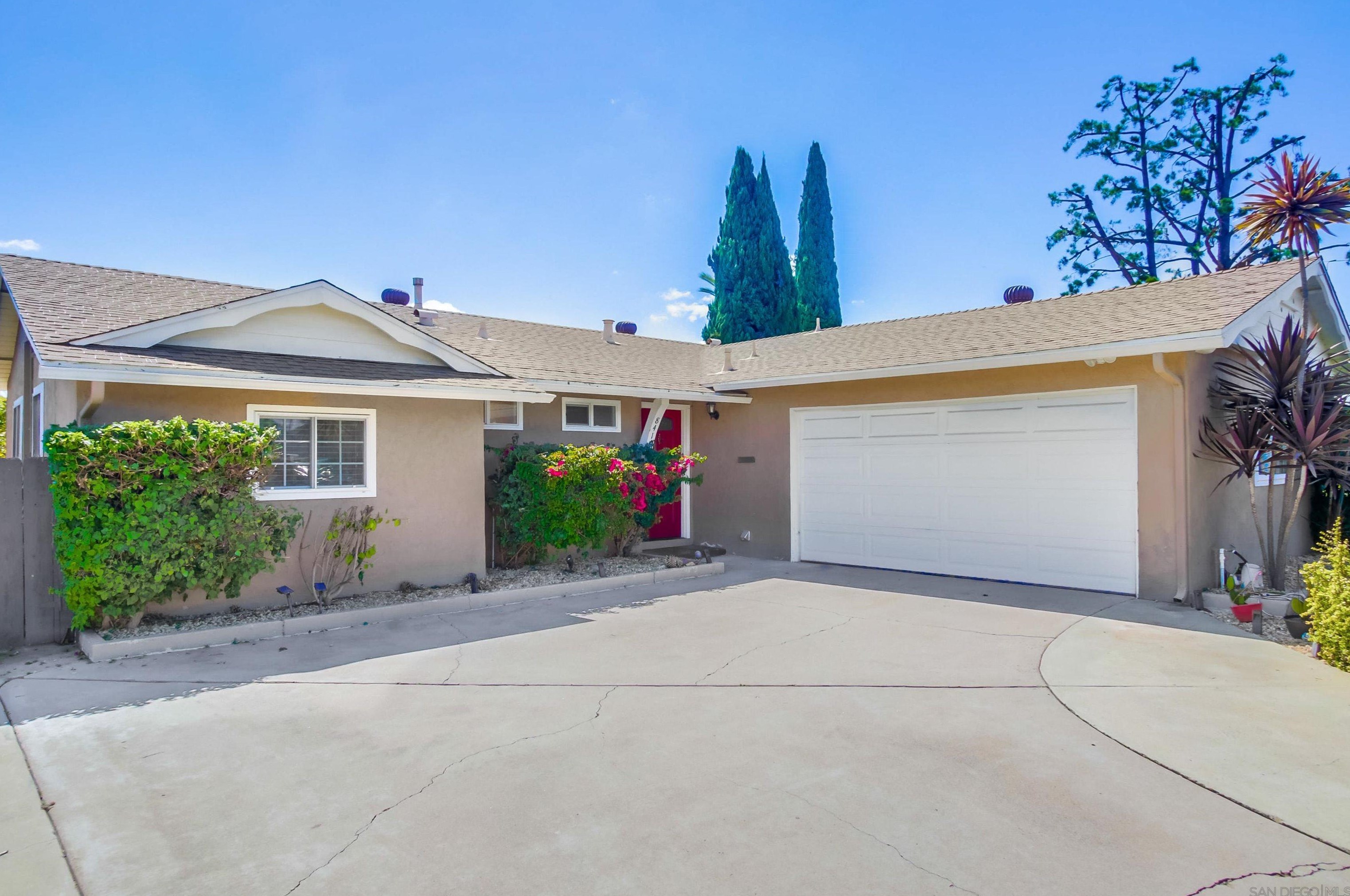 8417 June Lake Dr, San Diego, CA 92119-3103