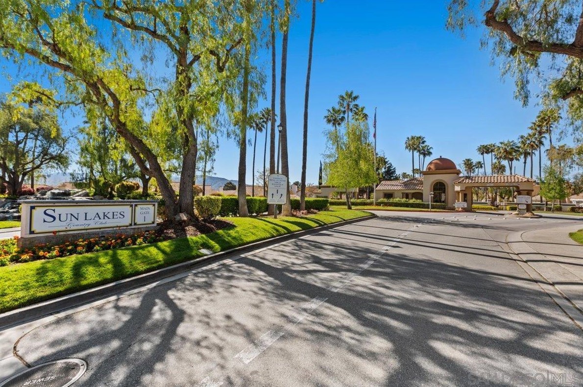 4801 Mission Hills Dr, Banning, CA 92220-6472