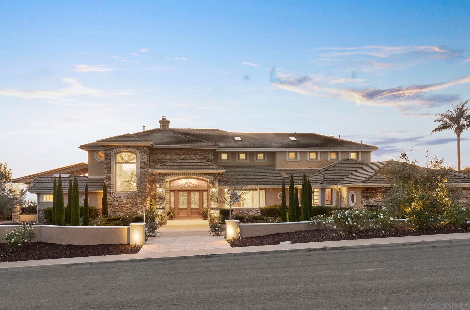 10656 Birch Bluff Ave, San Diego CA  92131-2210 exterior