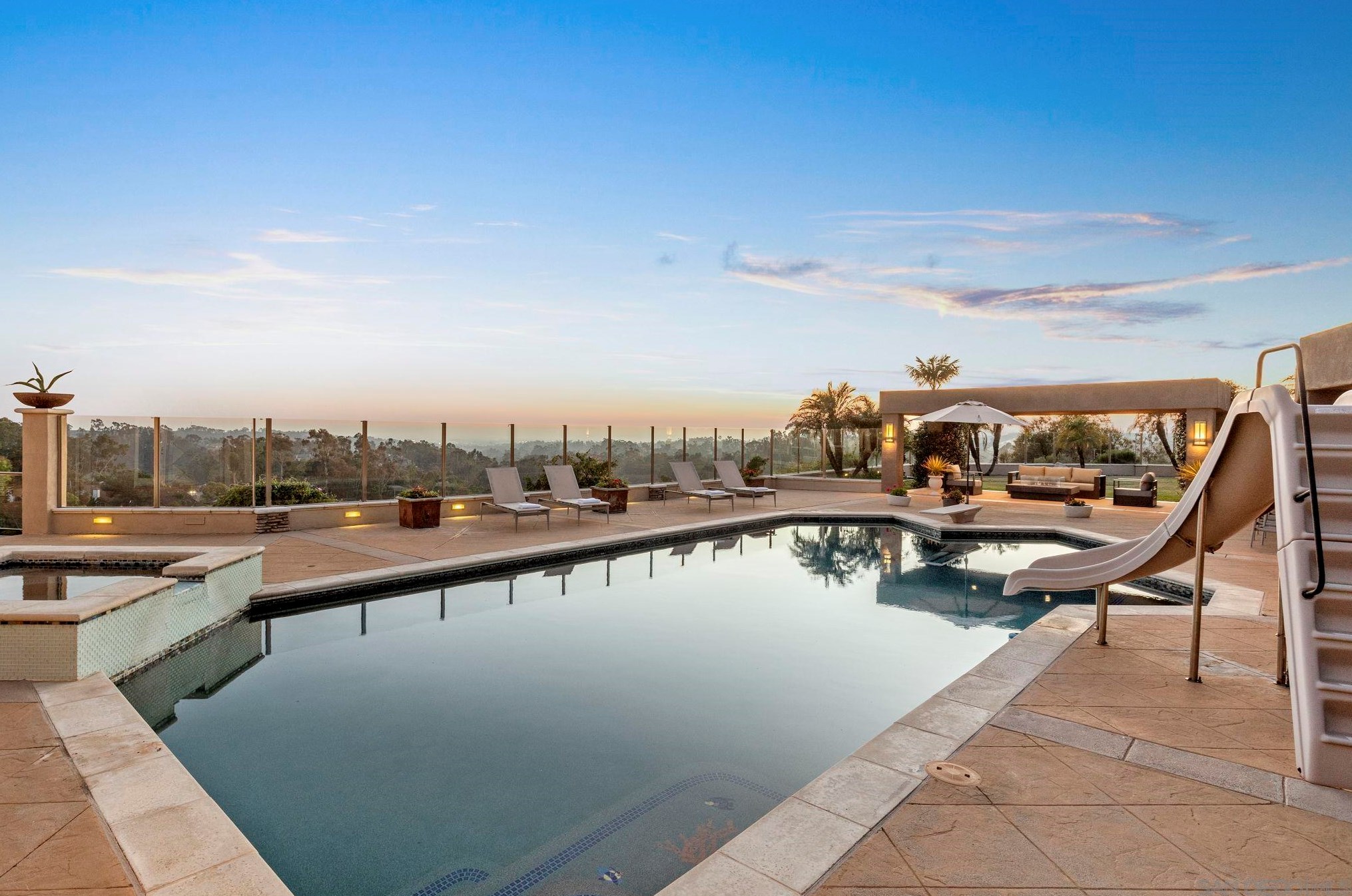 10656 Birch Bluff Ave, San Diego CA  92131-2210 exterior