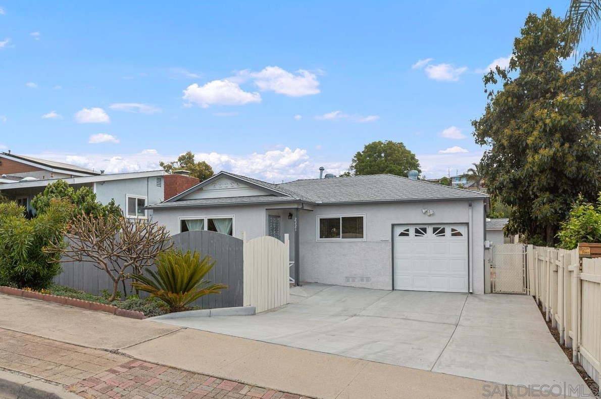 2221 Frankfort St, San Diego, CA 92110-3308