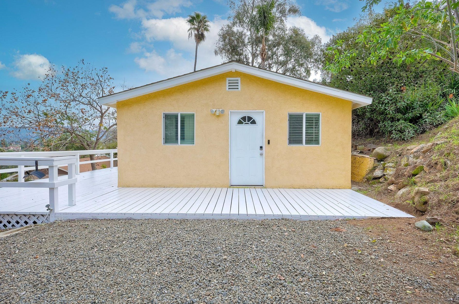 1233 Bonita Way, El Cajon, CA 92019