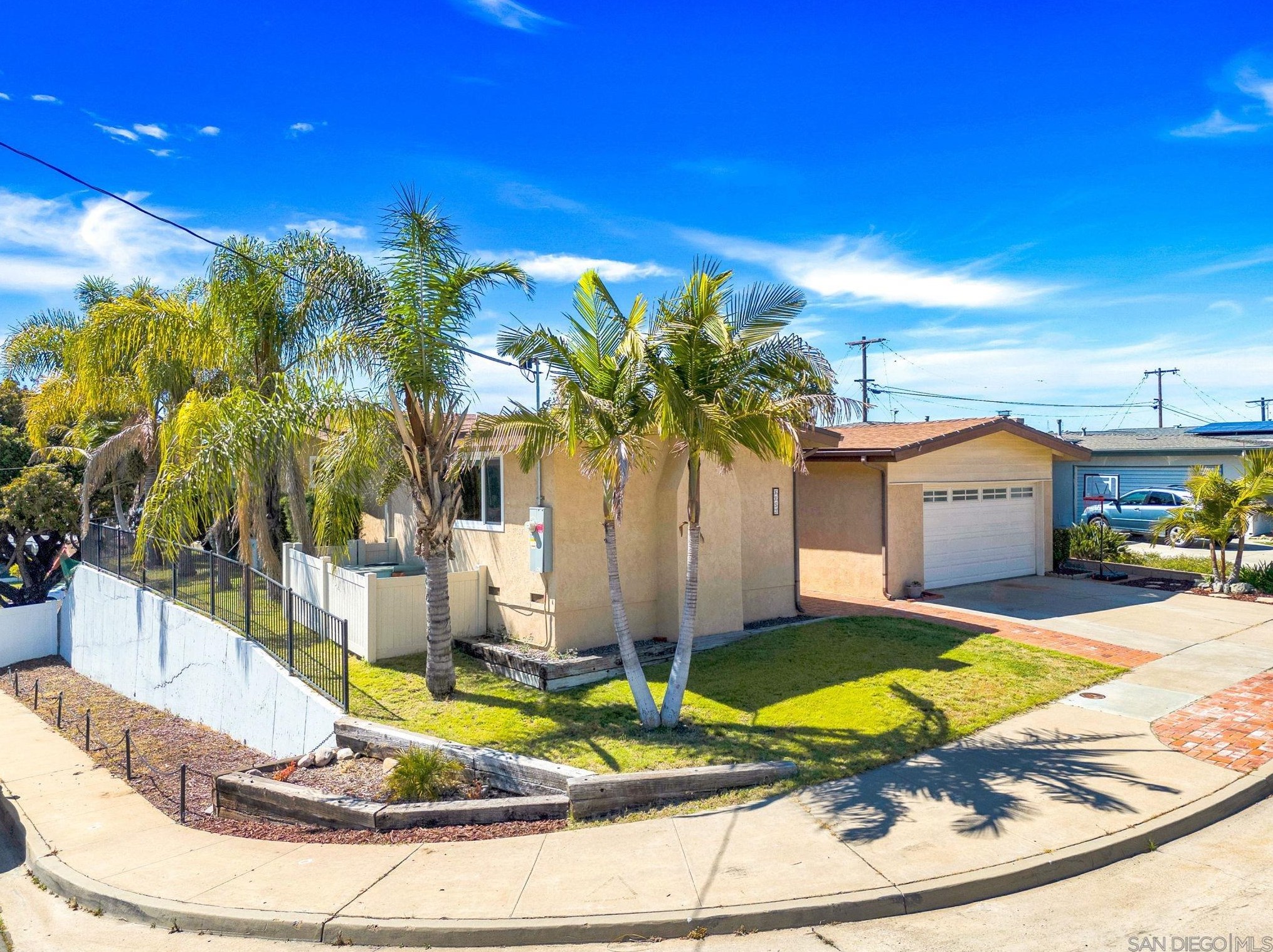 6052 Hodson St, San Diego, CA 92120-4205