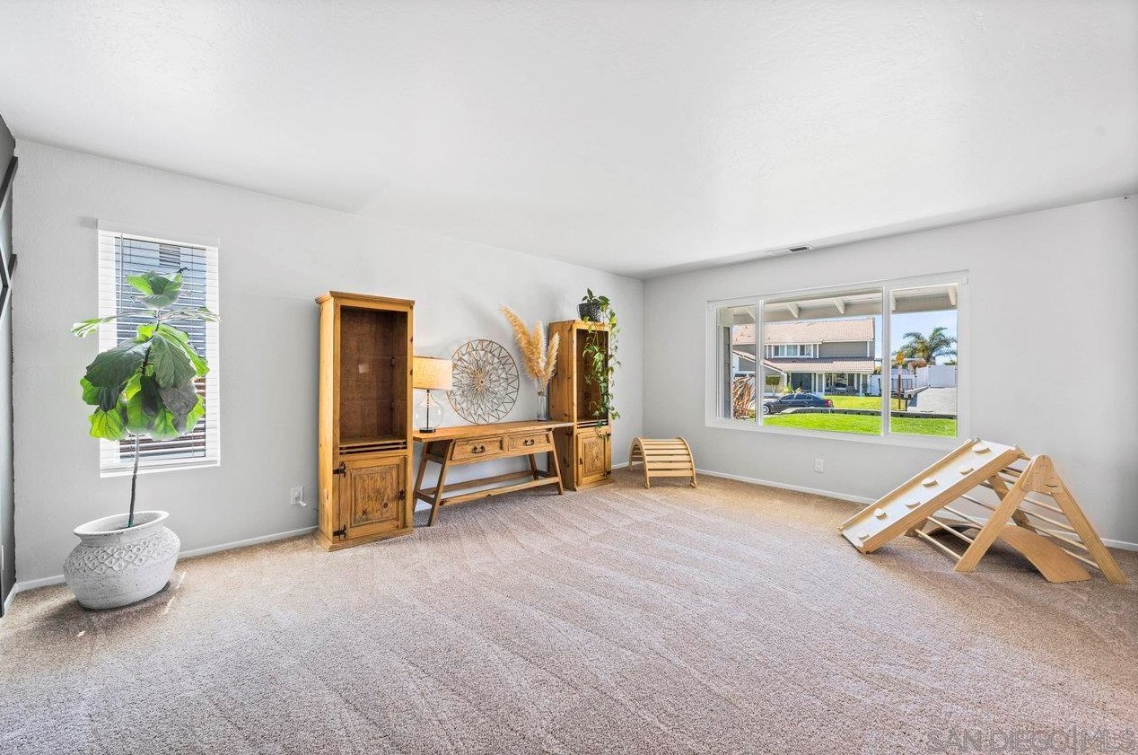 2838 Rutgers Pl, Oceanside CA  92056-6316 exterior