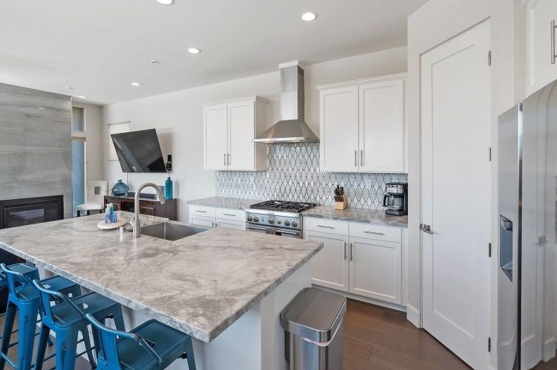 4025 Morrell St, San Diego CA 92109-4641 exterior