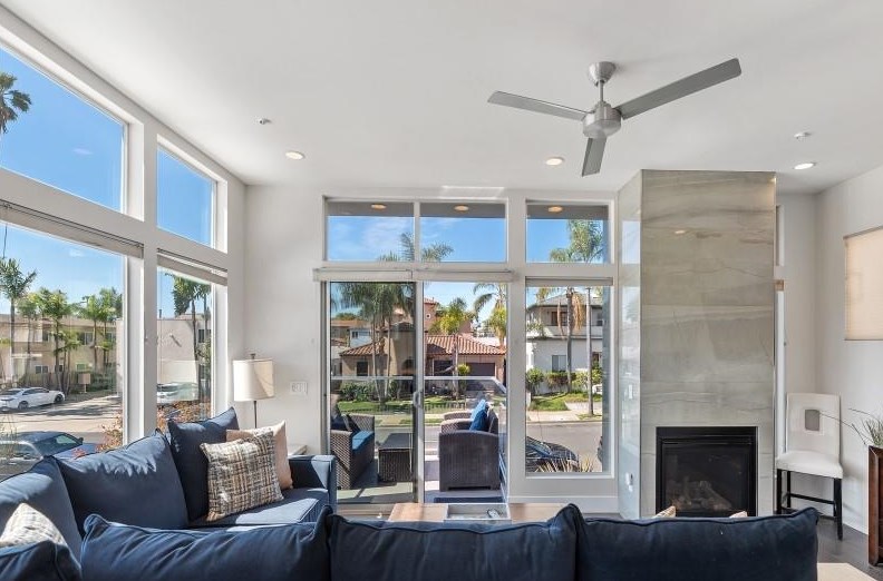 4025 Morrell St, San Diego CA 92109-4641 exterior