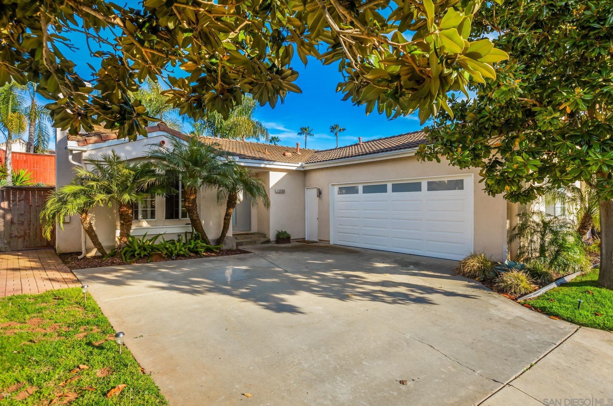 2205 San Remo Cir, Vista, CA 92084