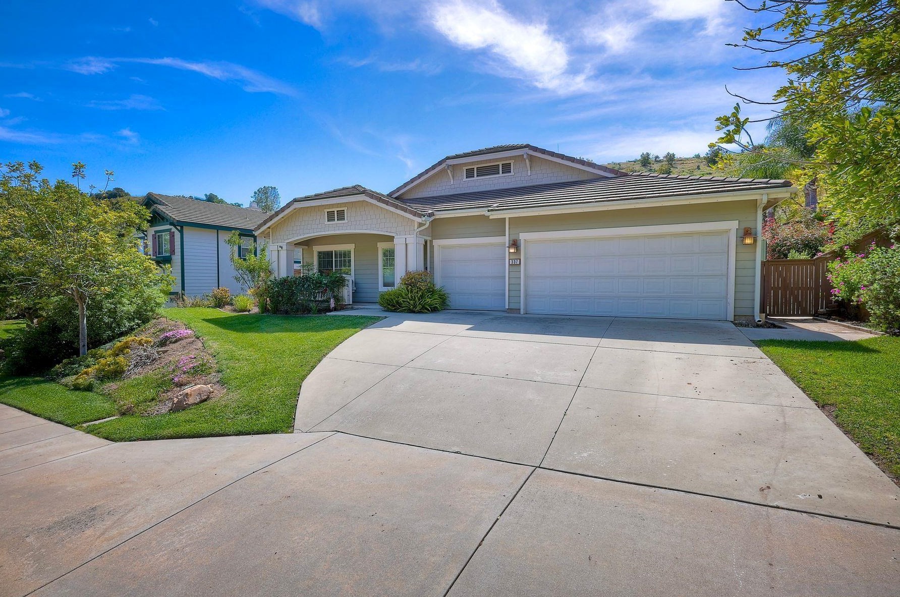 337 Oak Valley Ln, Escondido, CA 92027-5340