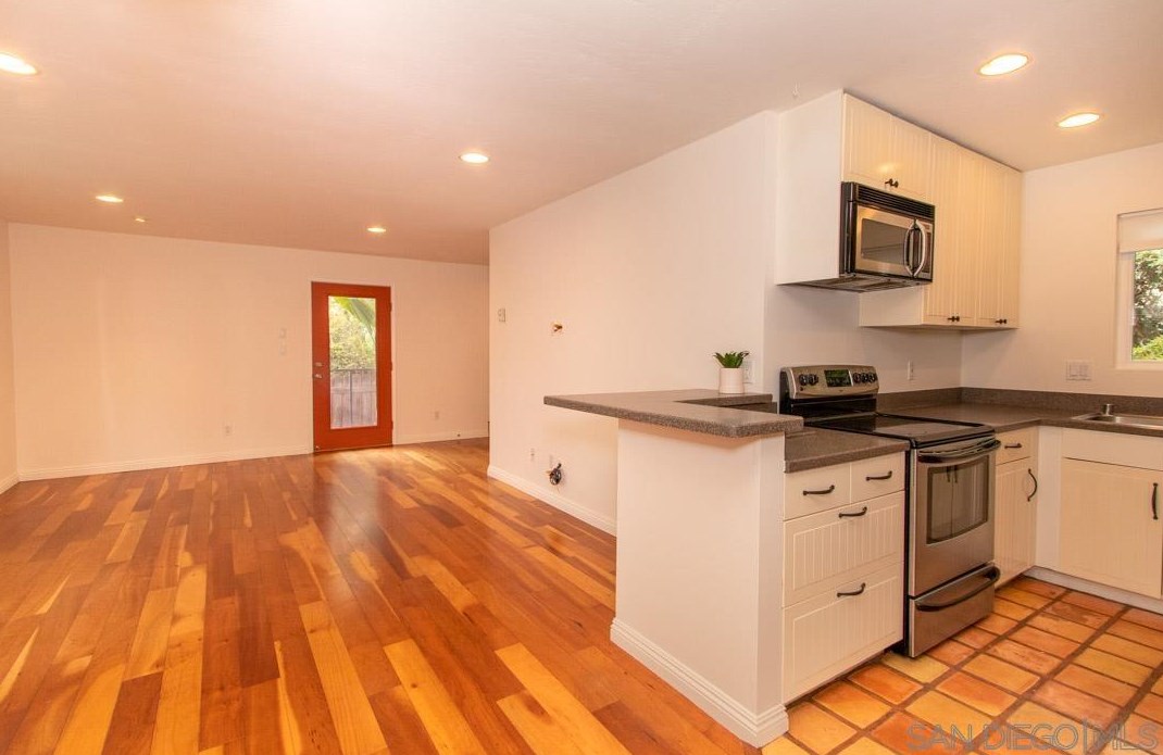 2018 Pacific Beach Dr, San Diego, CA 92109-6200