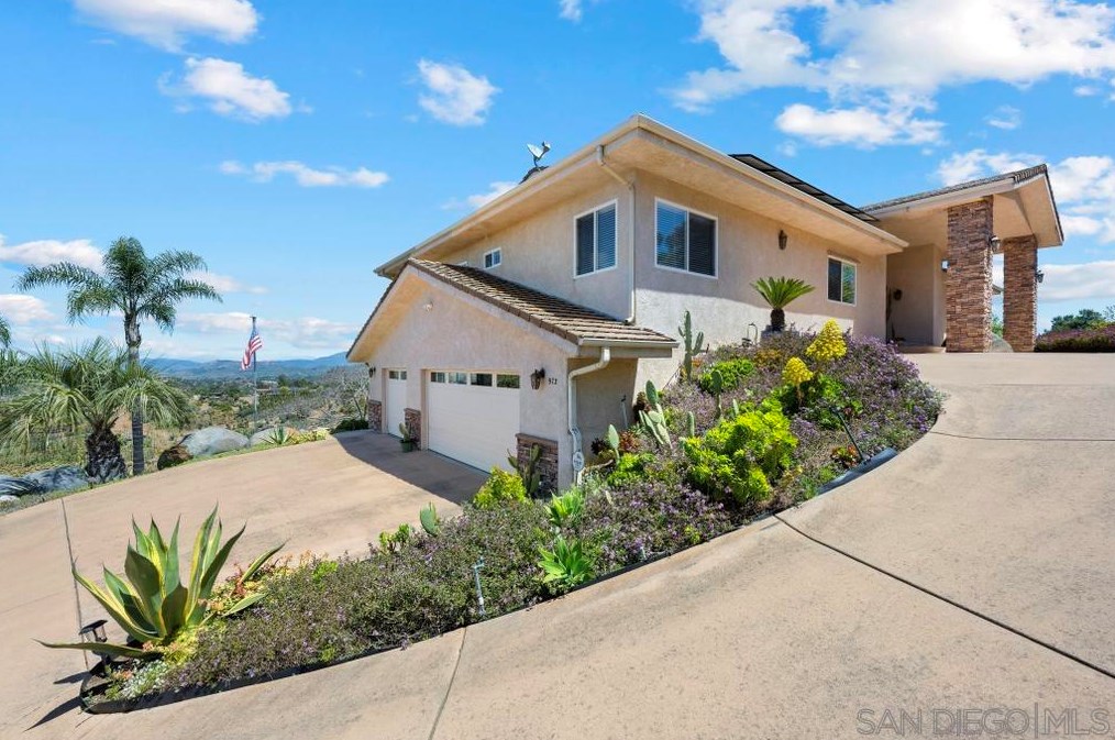 9737 Kiwi Meadow Ln, Escondido, CA 92026-6144