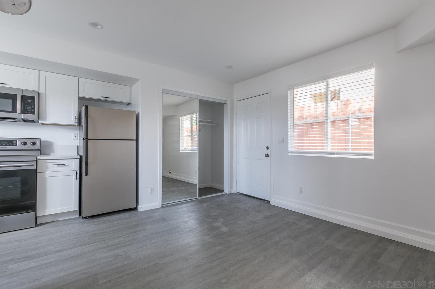 2053 Chatsworth Blvd, San Diego CA 92107-2738 exterior