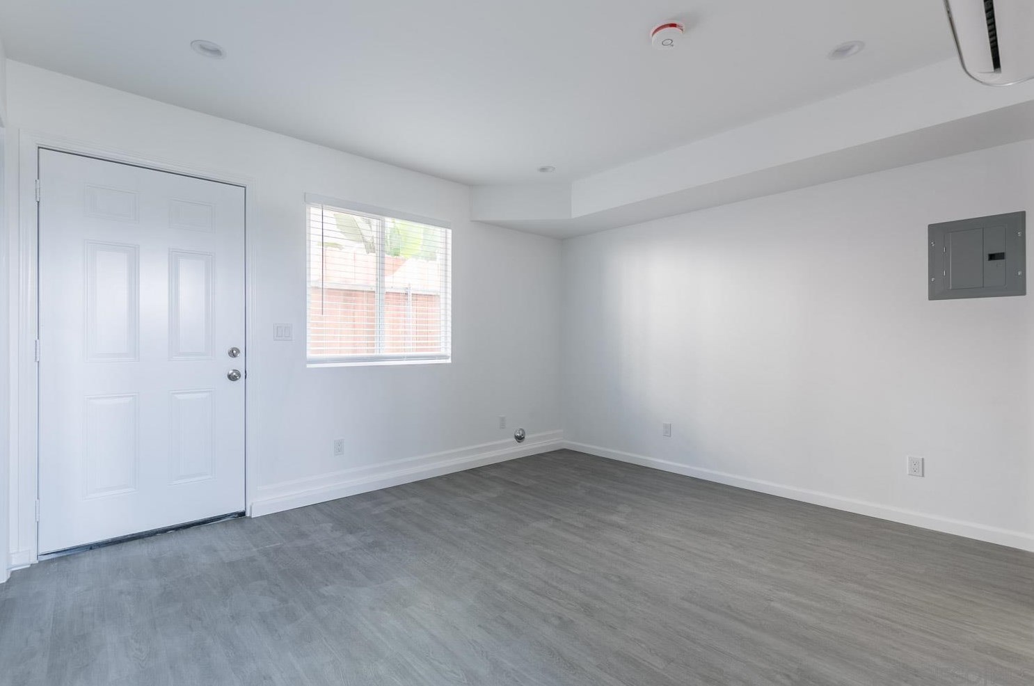 2053 Chatsworth Blvd, San Diego CA 92107-2738 exterior