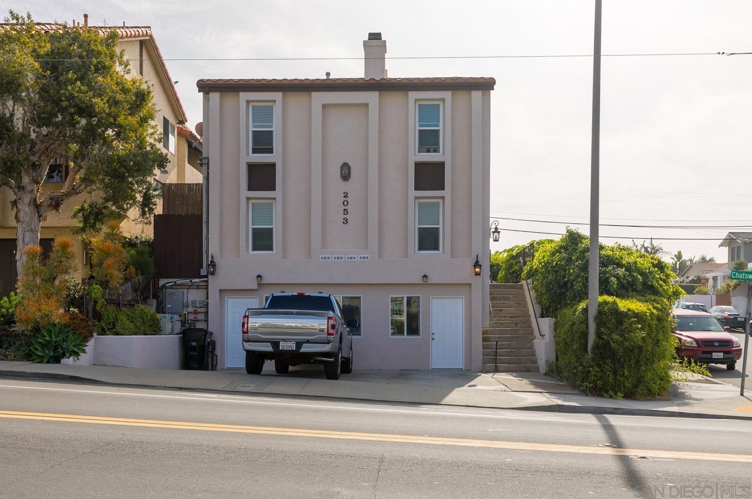 2053 Chatsworth Blvd, San Diego CA 92107-2738 exterior