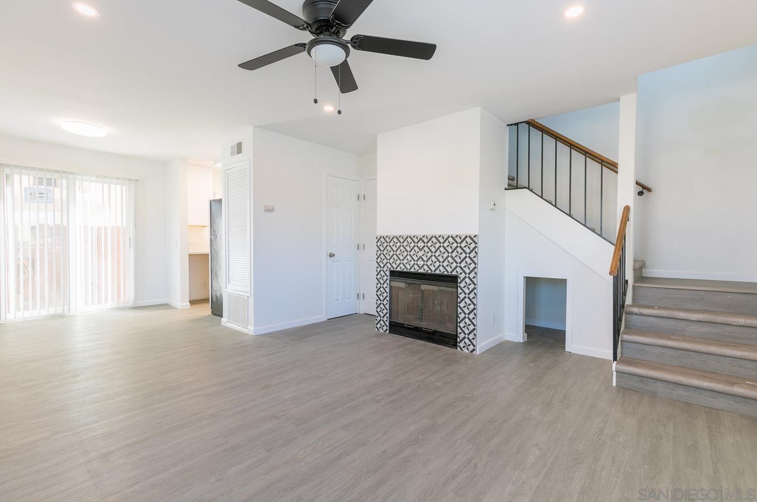 2053 Chatsworth Blvd, San Diego CA 92107-2738 exterior