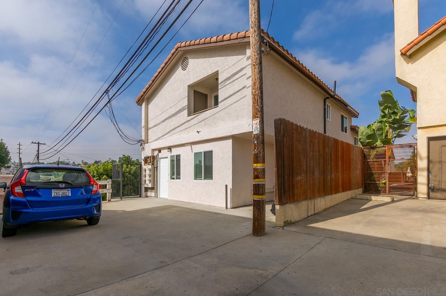 2053 Chatsworth Blvd, San Diego CA 92107-2738 exterior