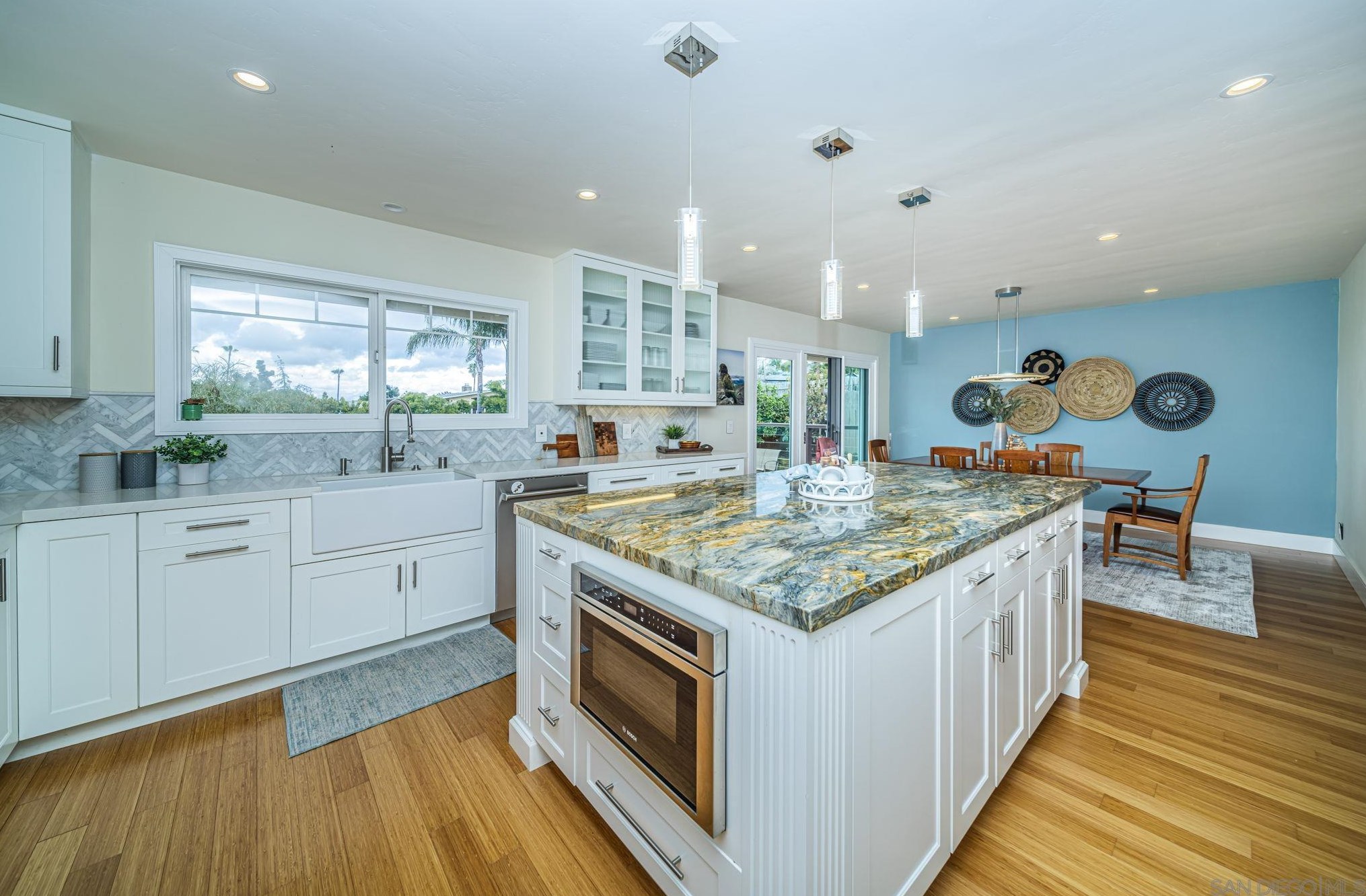 1508 Laurel Rd, Oceanside, CA 92054-5732