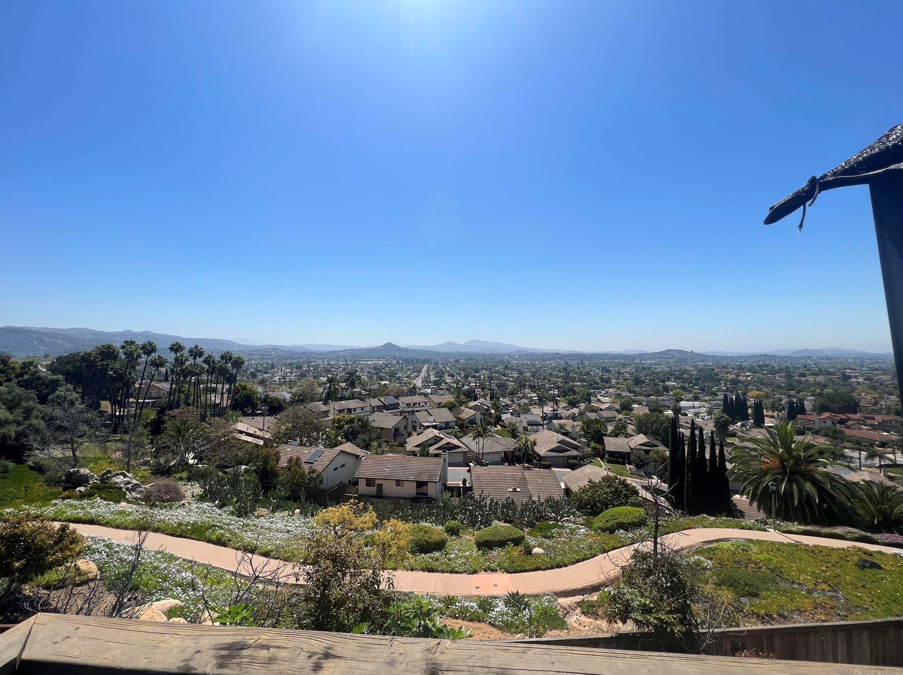 2037 Fiesta Gln, Escondido, CA 92027-1129