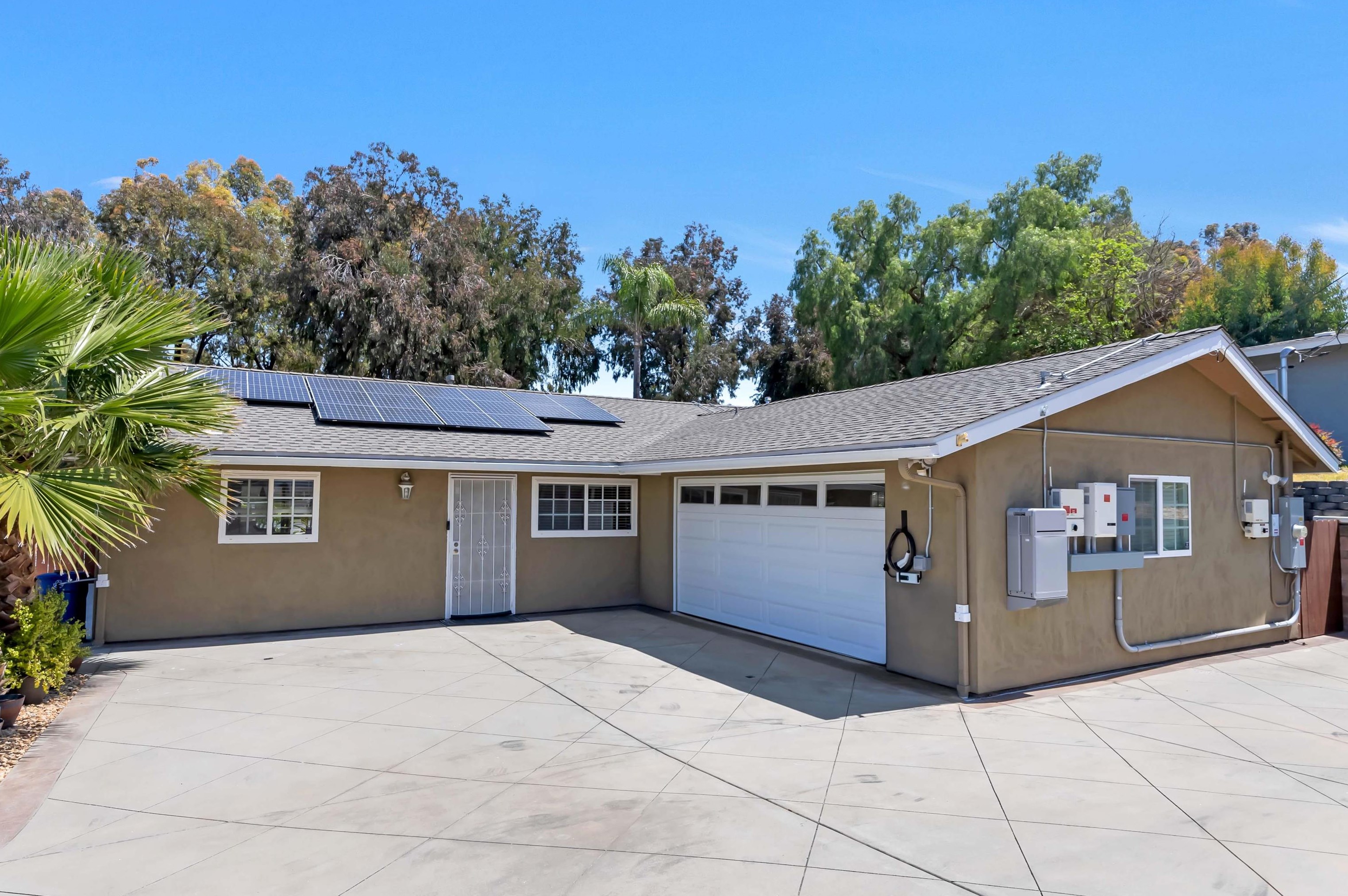 8555 Dobyns Dr, Santee, CA 92071