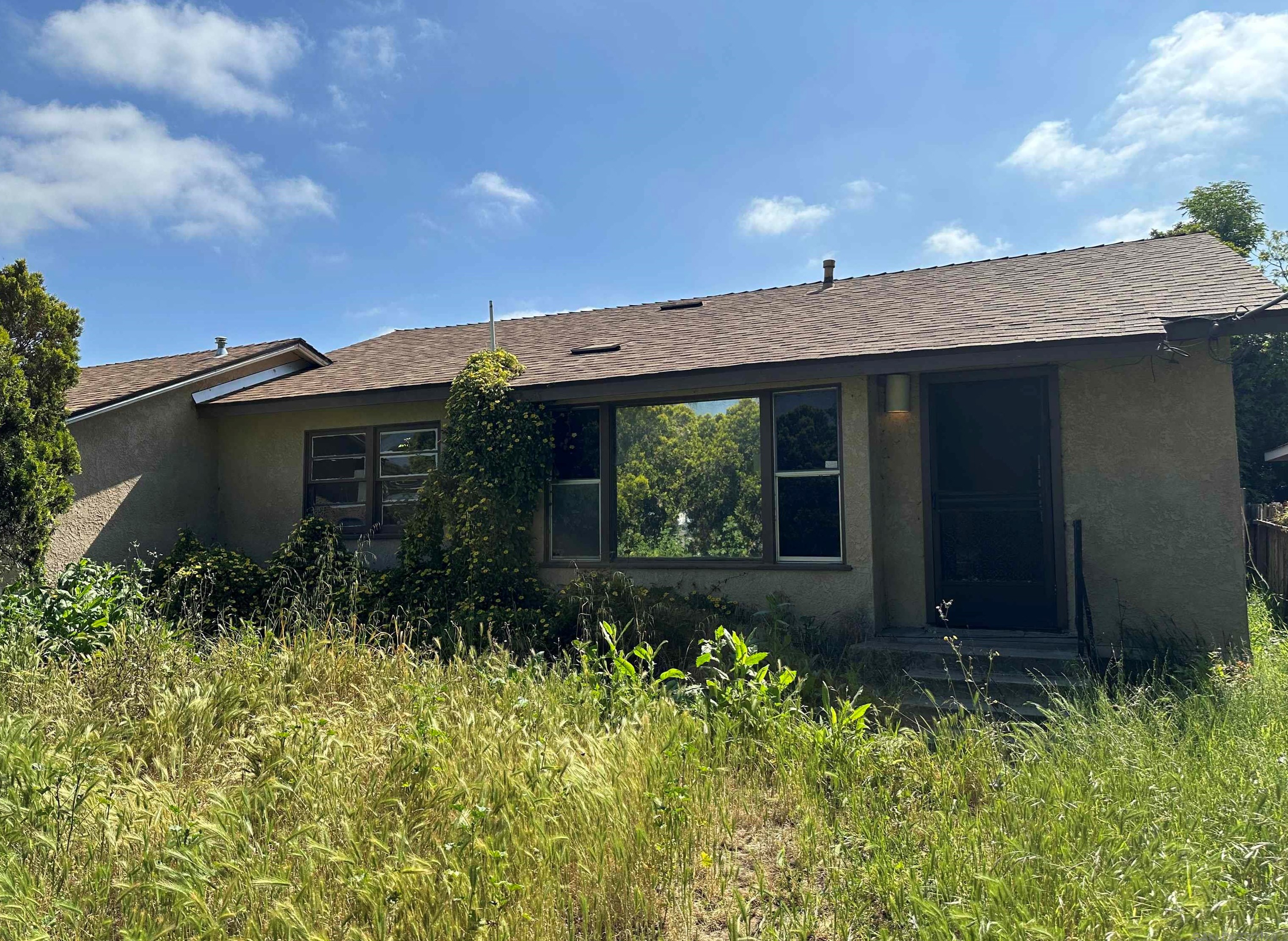 1627 Santa Fe Ave, Vista, CA 92084-3002