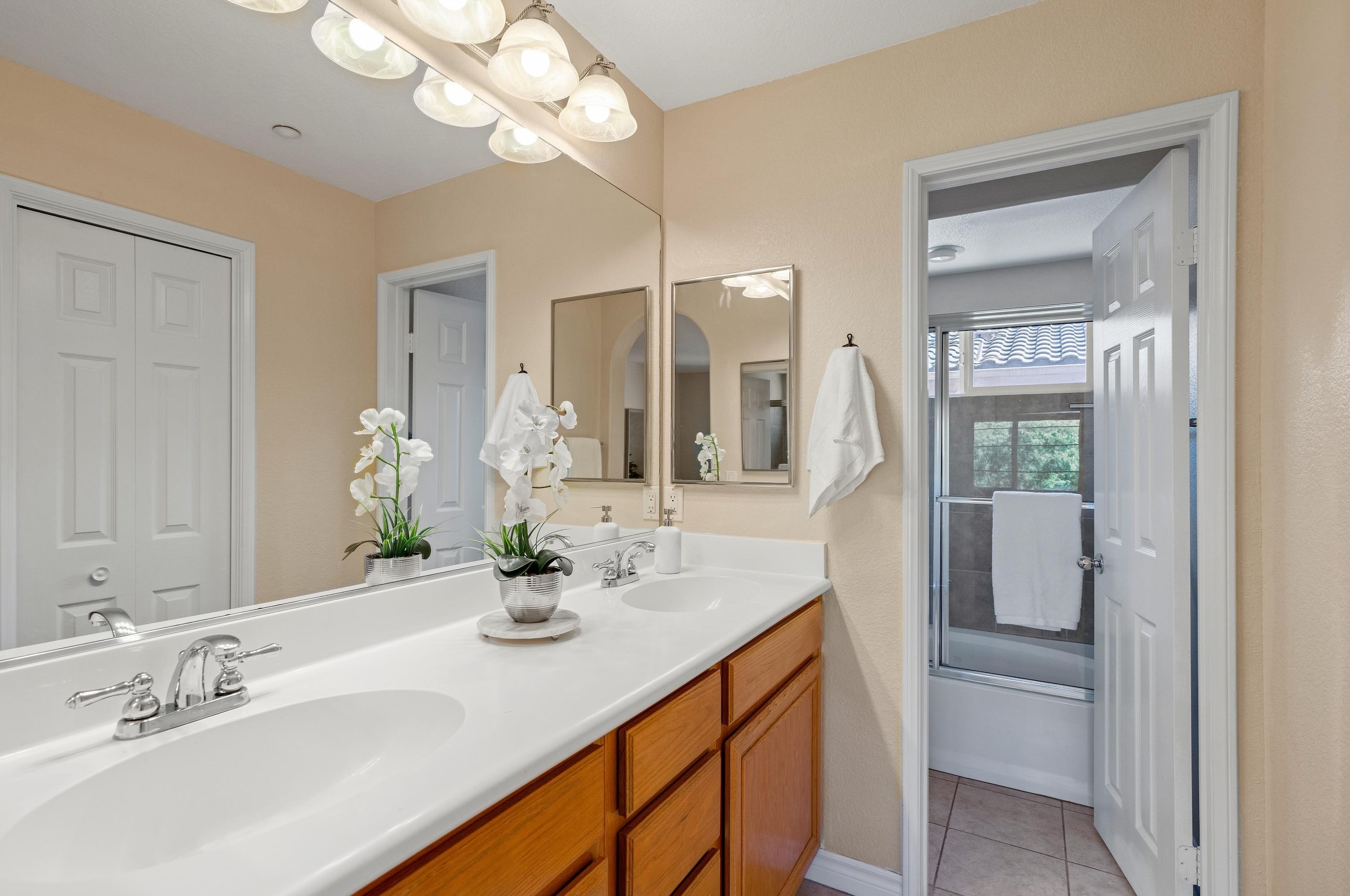 2895 Escala Cir, San Diego CA  92108-6724 exterior