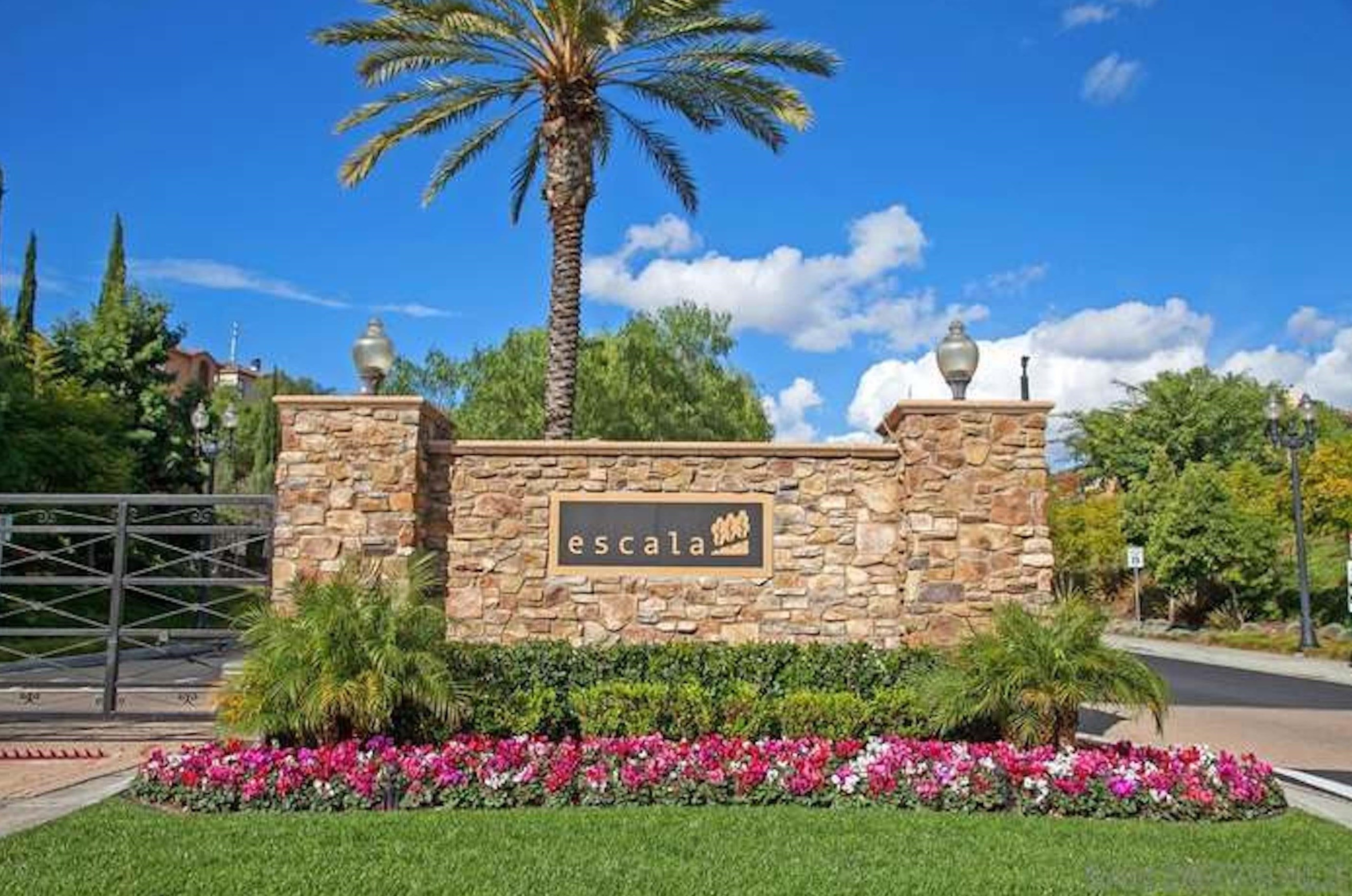 2895 Escala Cir, San Diego CA  92108-6724 exterior