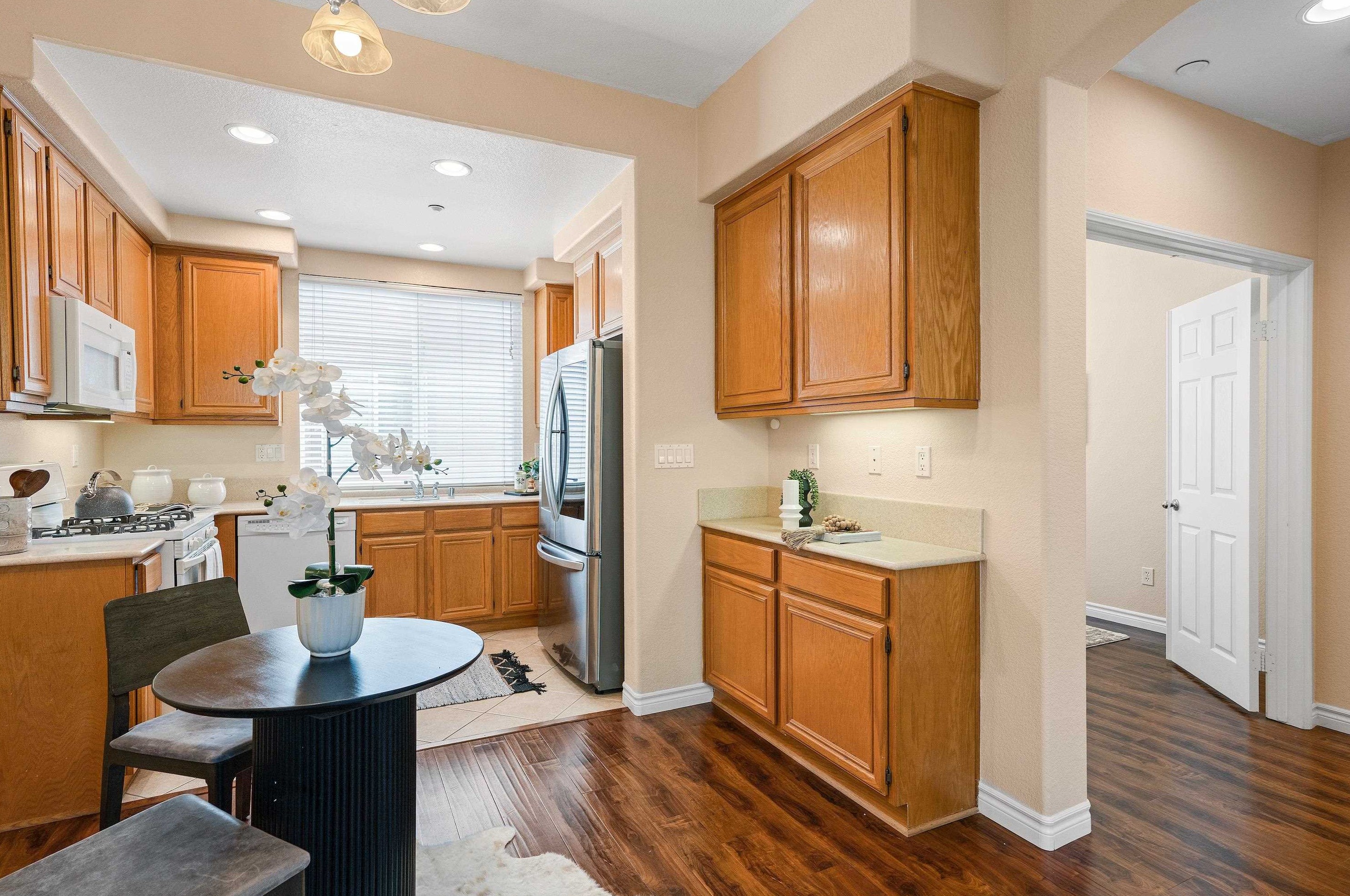 2895 Escala Cir, San Diego CA  92108-6724 exterior