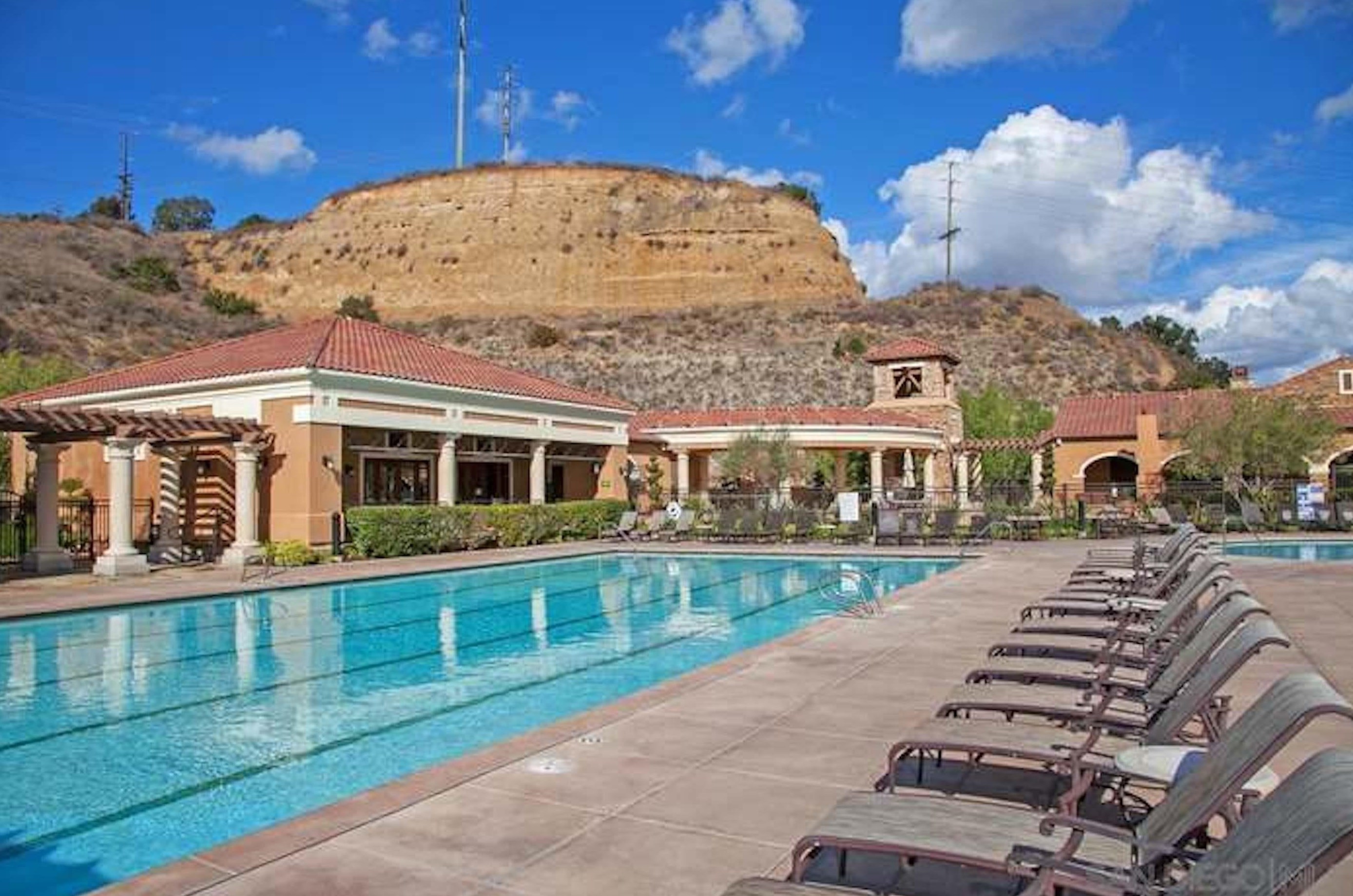 2895 Escala Cir, San Diego CA  92108-6724 exterior