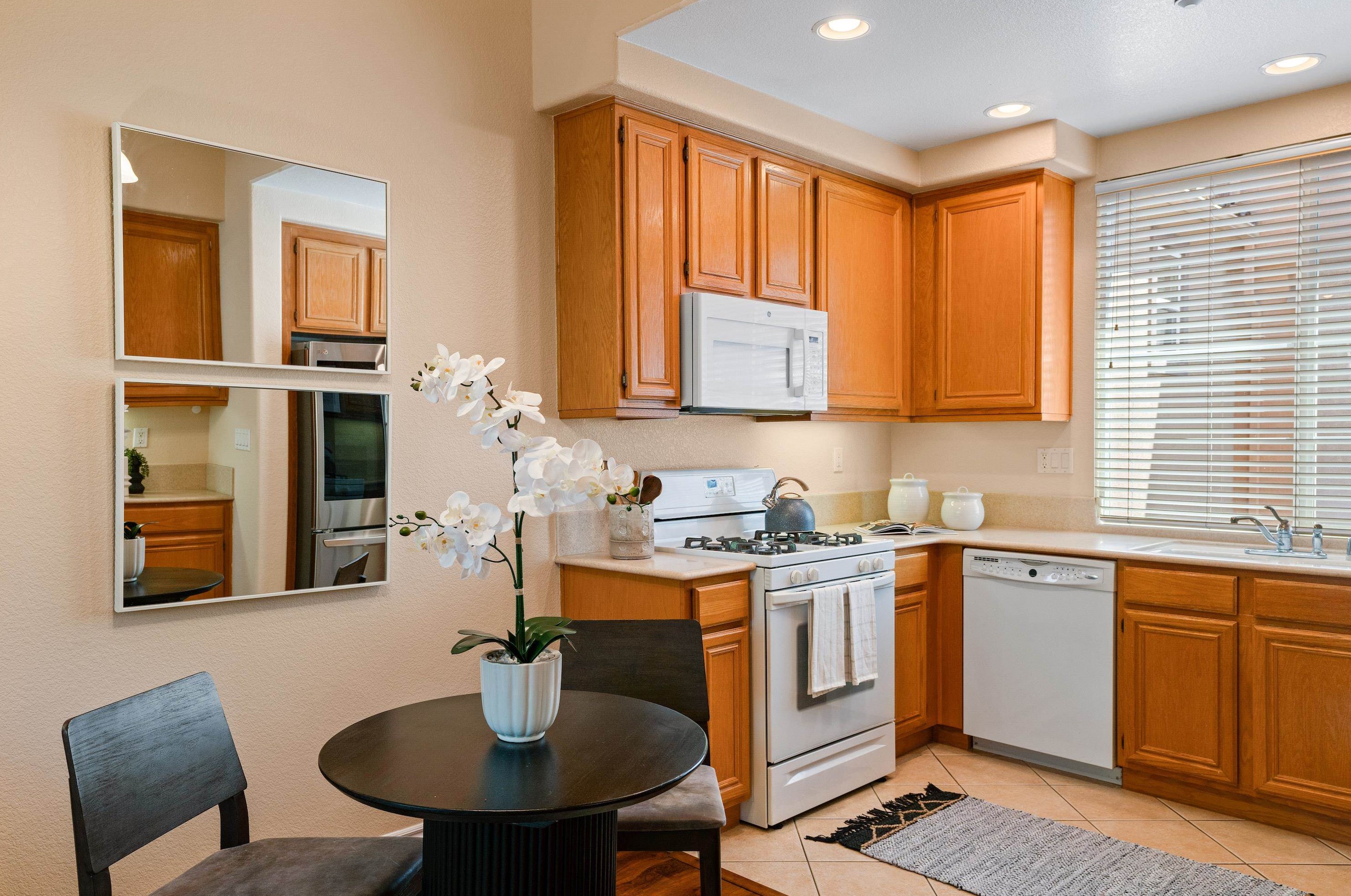 2895 Escala Cir, San Diego CA  92108-6724 exterior