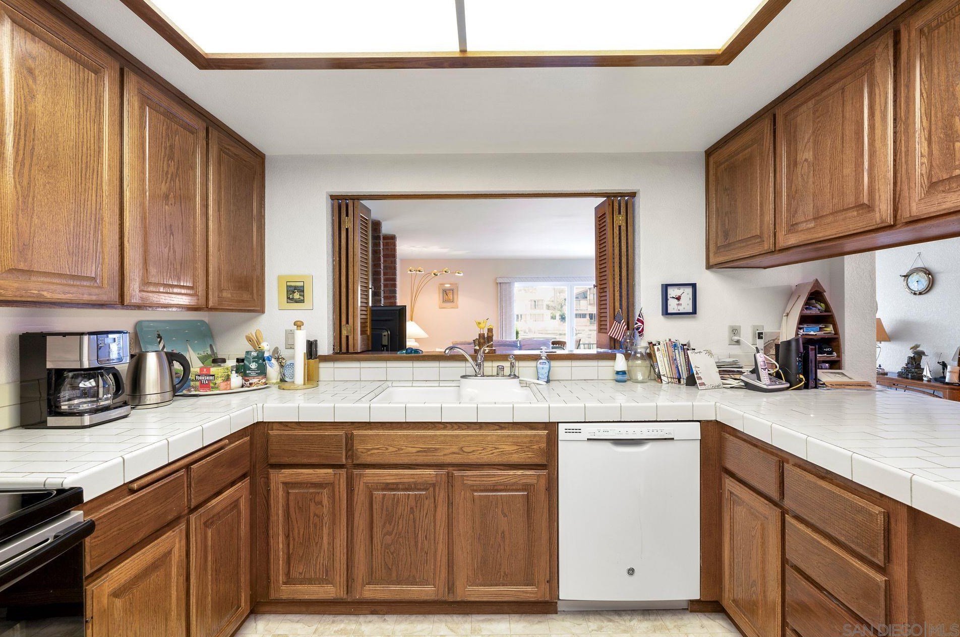 79 Montego Ct, San Diego CA 92118-3252 exterior