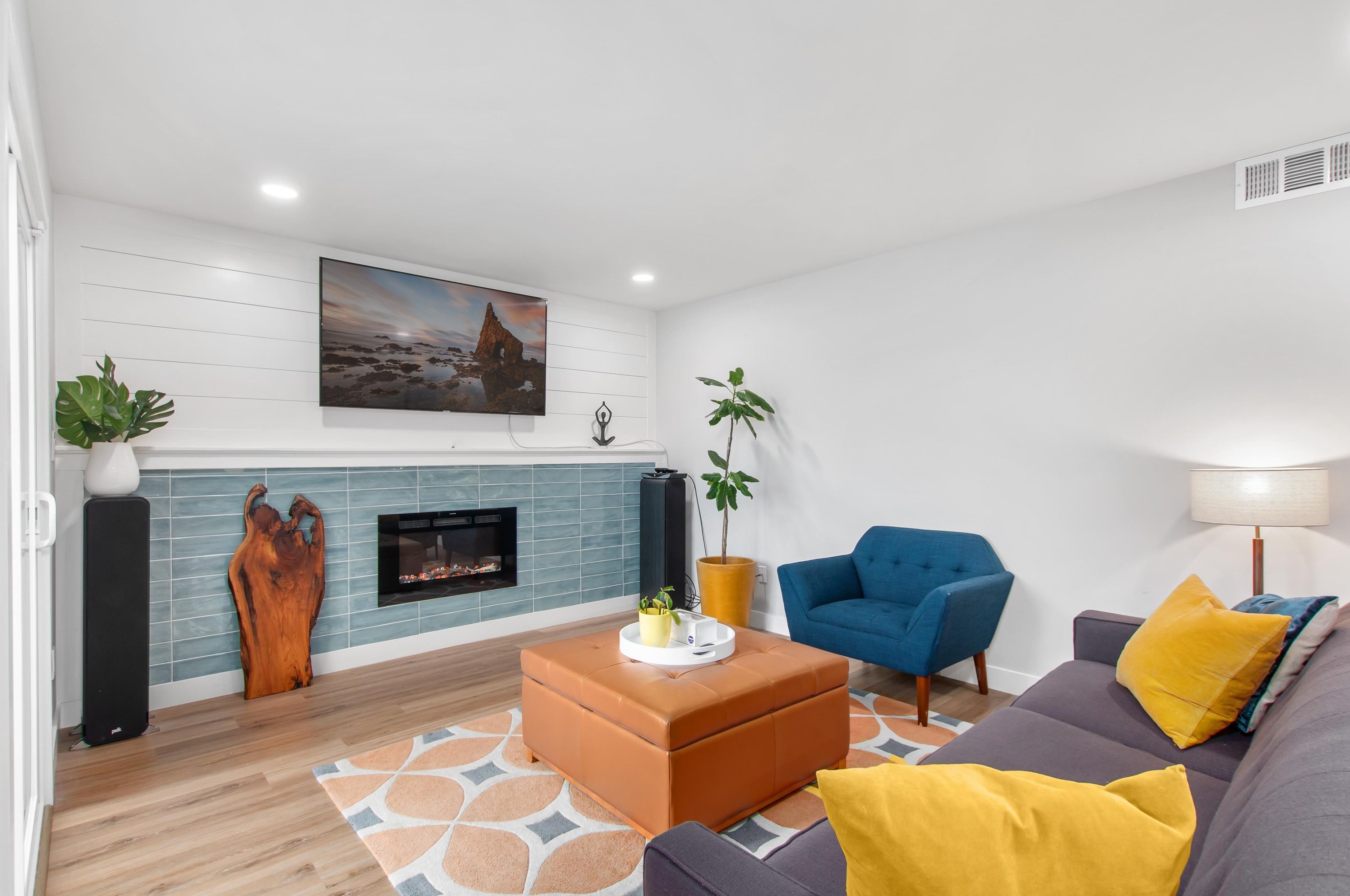 4311 Janan Way, San Diego CA  92122-3730 exterior