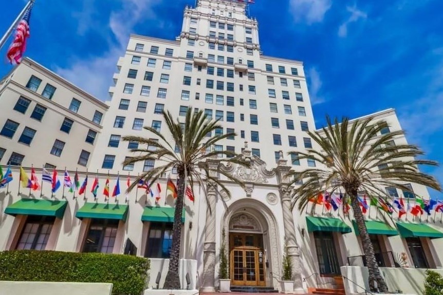 702 Ash St, San Diego CA  92101-3228 exterior