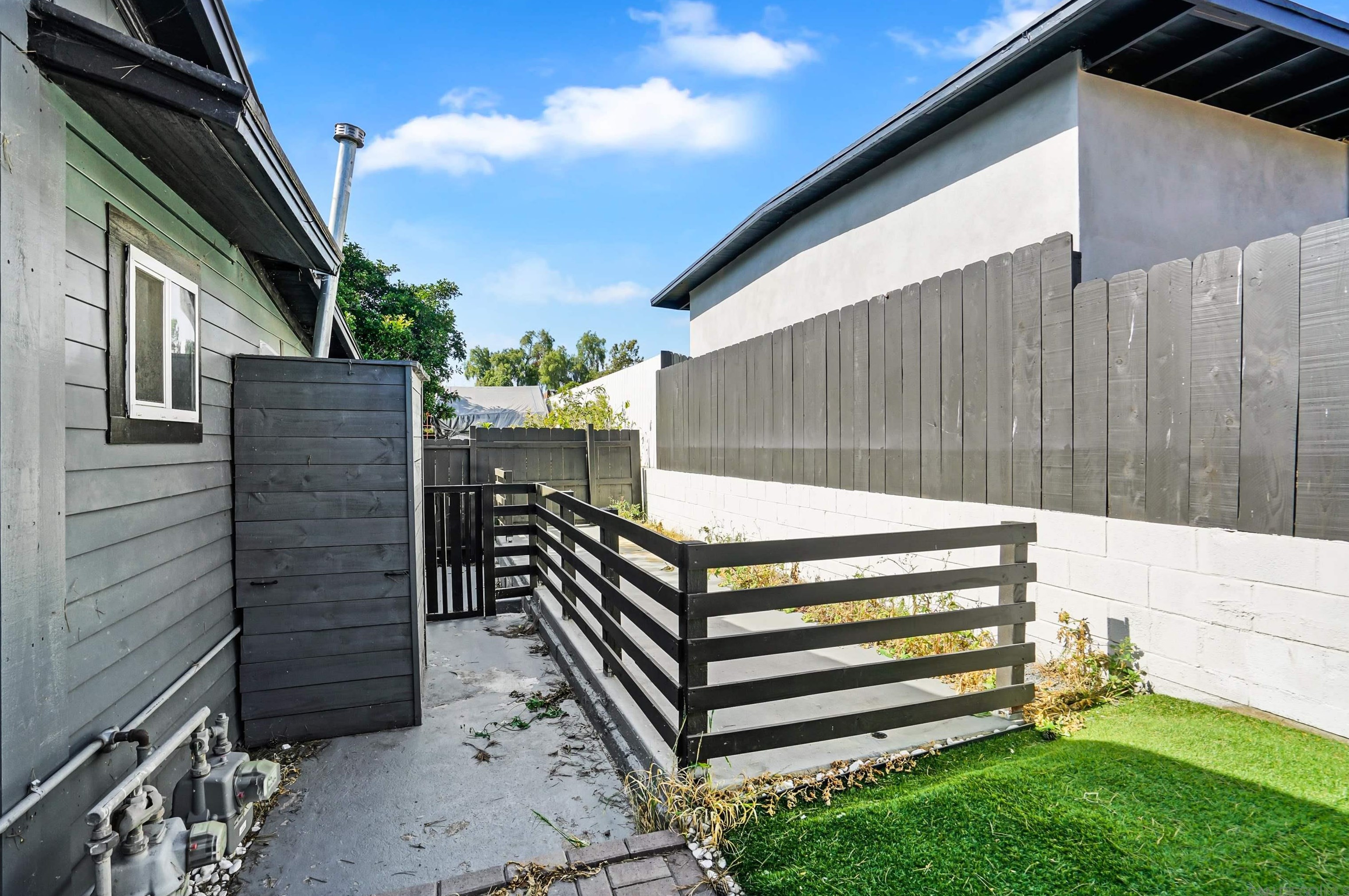 2743 Ridgeway Dr, National City CA  91950-7738 exterior