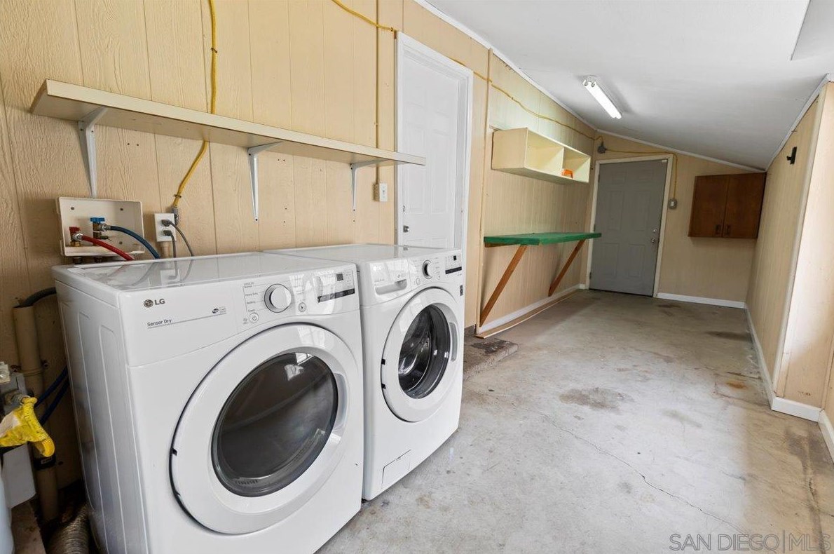 6210 Wunderlin Ave, San Diego CA  92114-2733 exterior