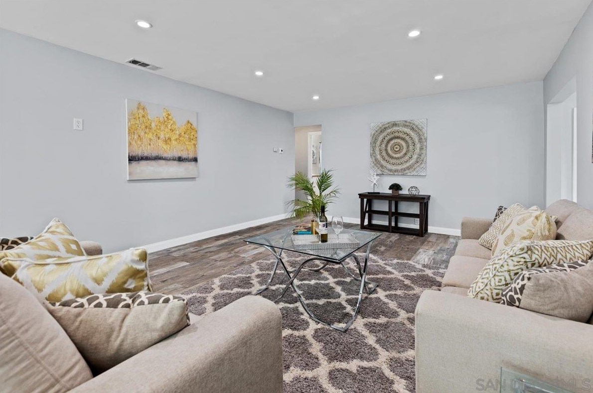 6210 Wunderlin Ave, San Diego CA  92114-2733 exterior