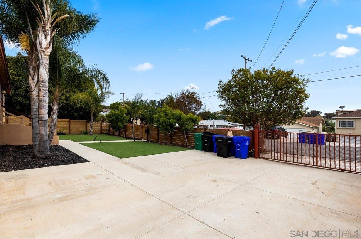 6210 Wunderlin Ave, San Diego CA  92114-2733 exterior