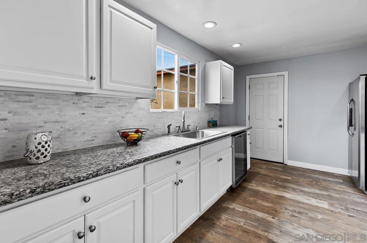 6210 Wunderlin Ave, San Diego CA  92114-2733 exterior