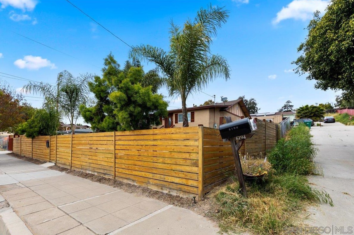 6210 Wunderlin Ave, San Diego CA  92114-2733 exterior