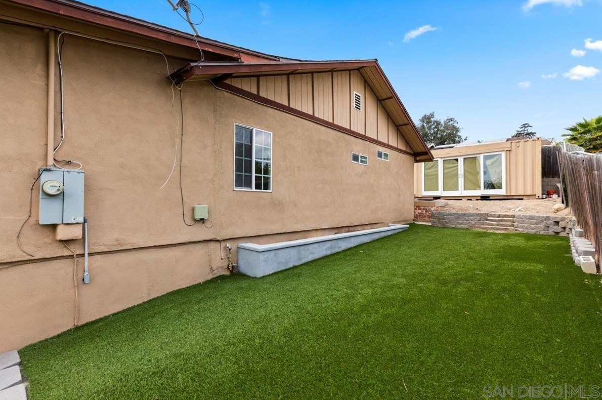 6210 Wunderlin Ave, San Diego CA  92114-2733 exterior