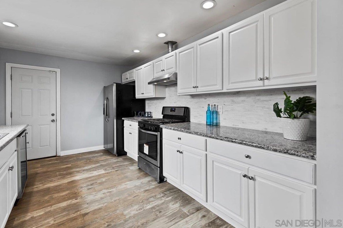 6210 Wunderlin Ave, San Diego CA  92114-2733 exterior