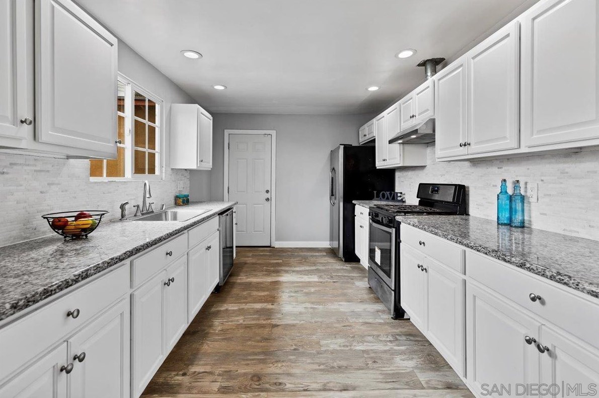 6210 Wunderlin Ave, San Diego CA  92114-2733 exterior