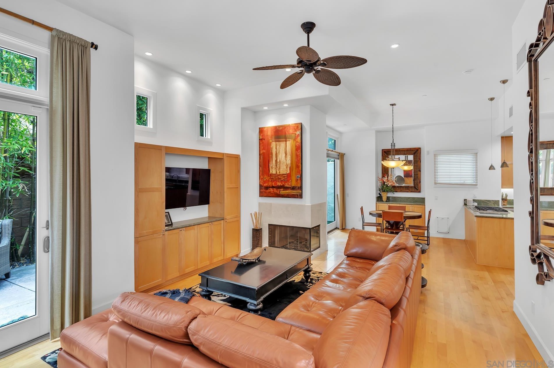 936 10th St, San Diego, CA 92118-2860