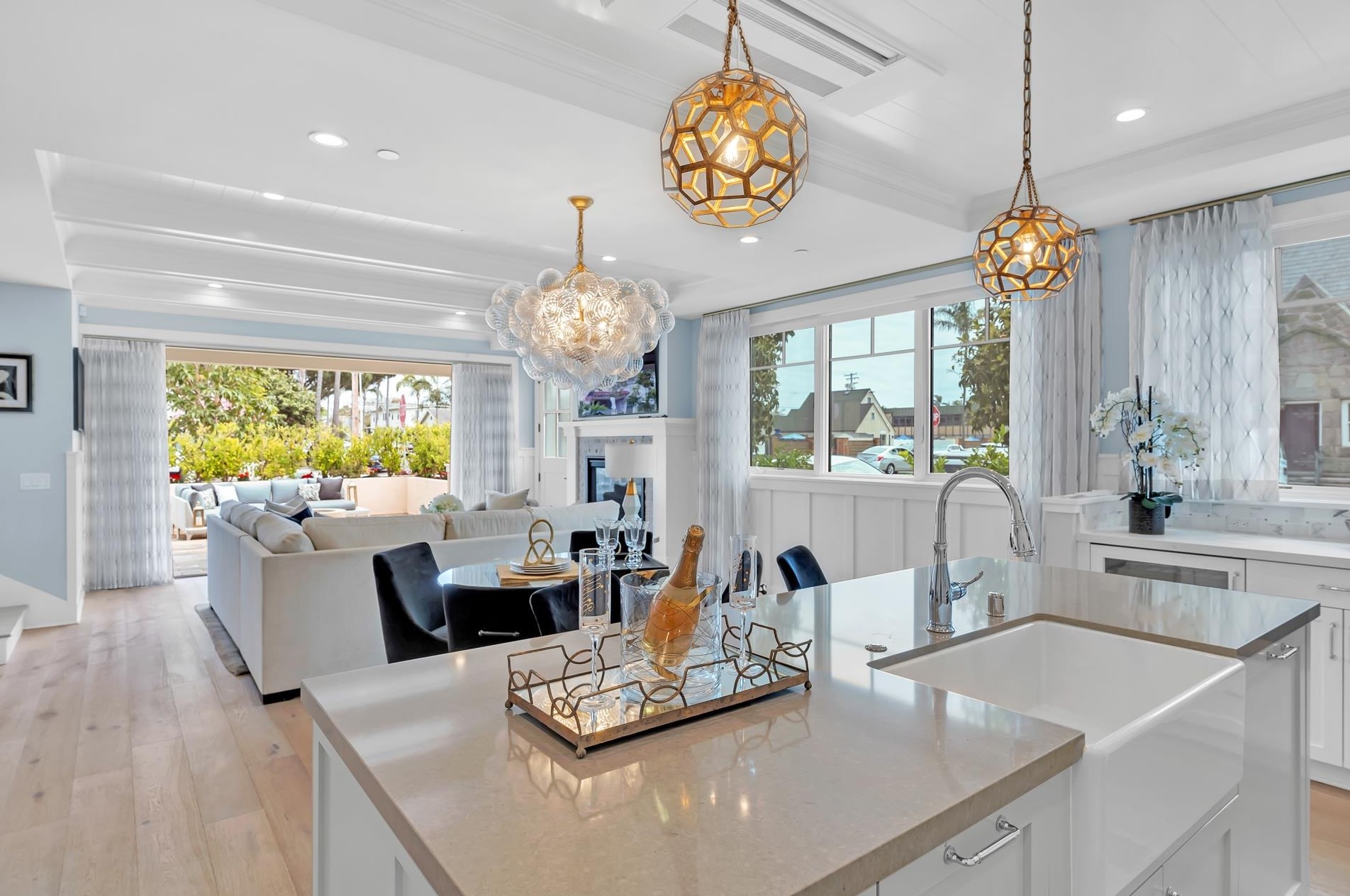 1119 9th St, San Diego CA 92118-2602 exterior