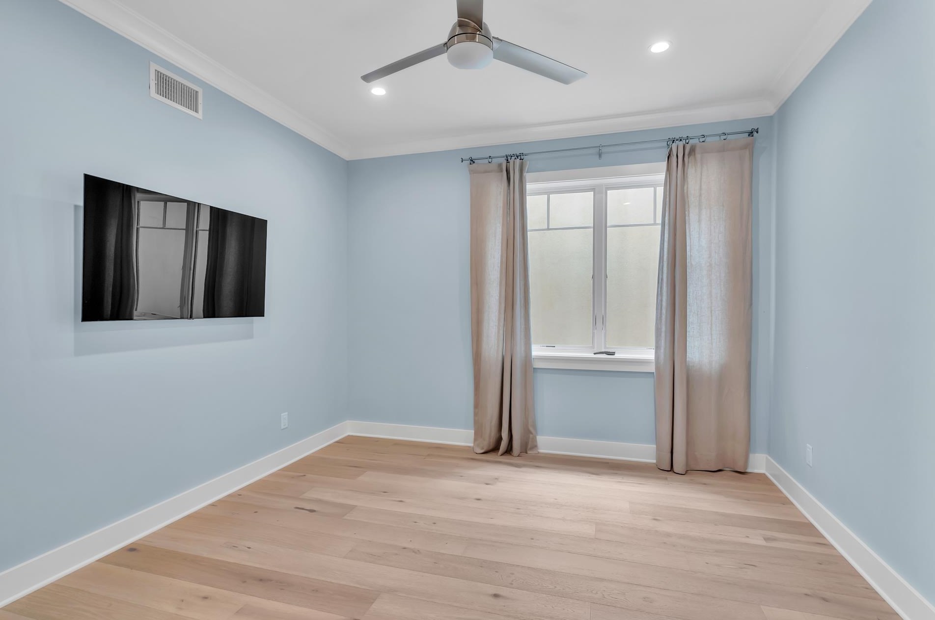 1119 9th St, San Diego CA 92118-2602 exterior