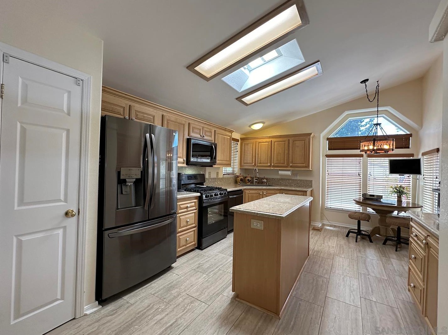 5446 Don Luis Dr, Carlsbad, CA 92010
