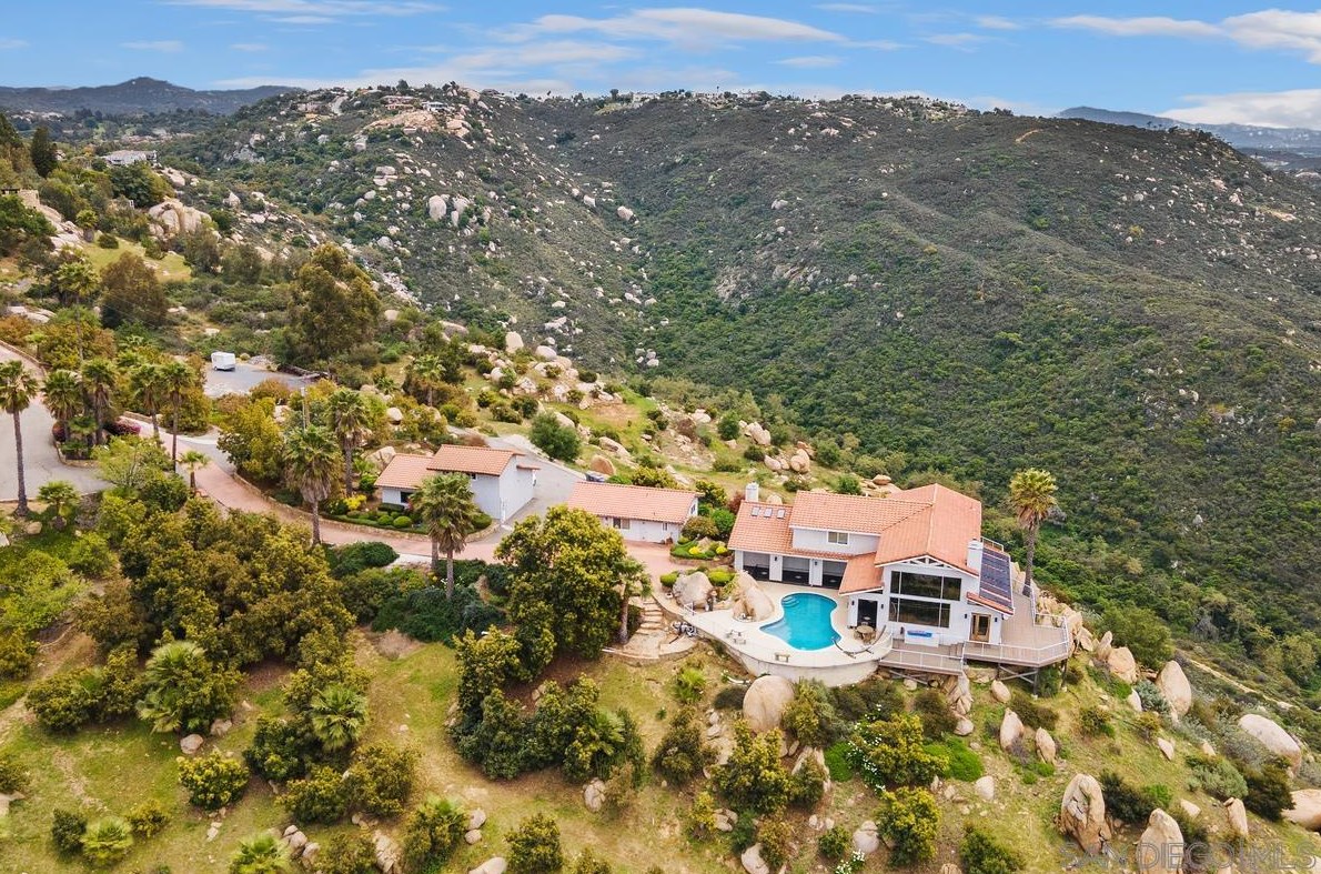 28750 Sandhurst Way, Escondido, CA 92026-6805