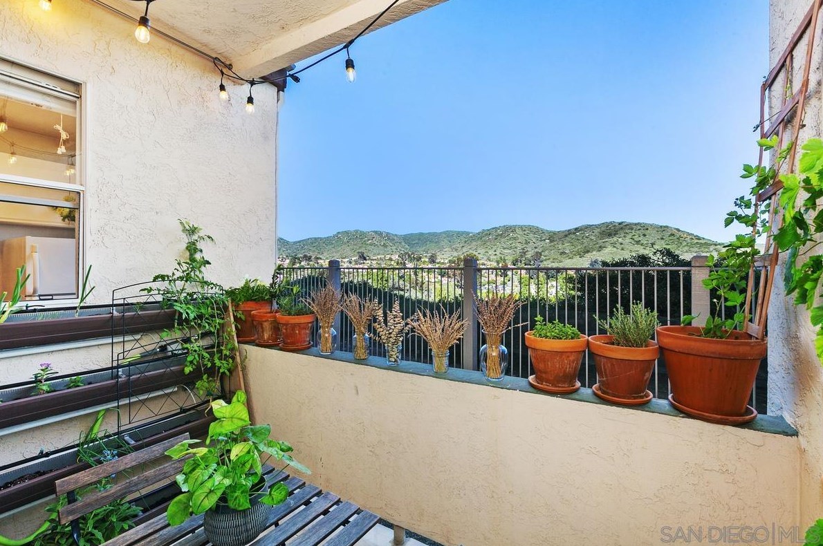 10904 Sabre Hill Dr 317, San Diego, CA 92128