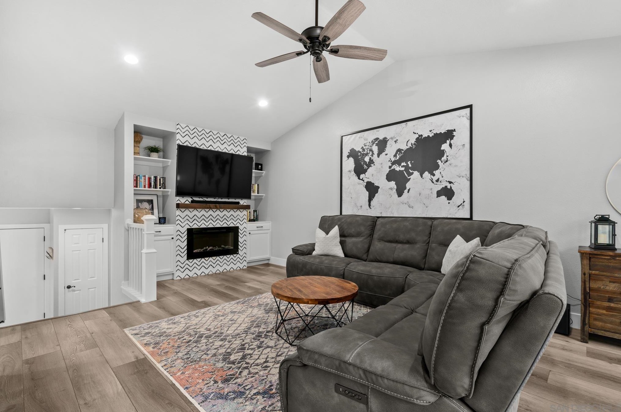 2058 Costa Vista Way, Oceanside CA  92054-6259 exterior