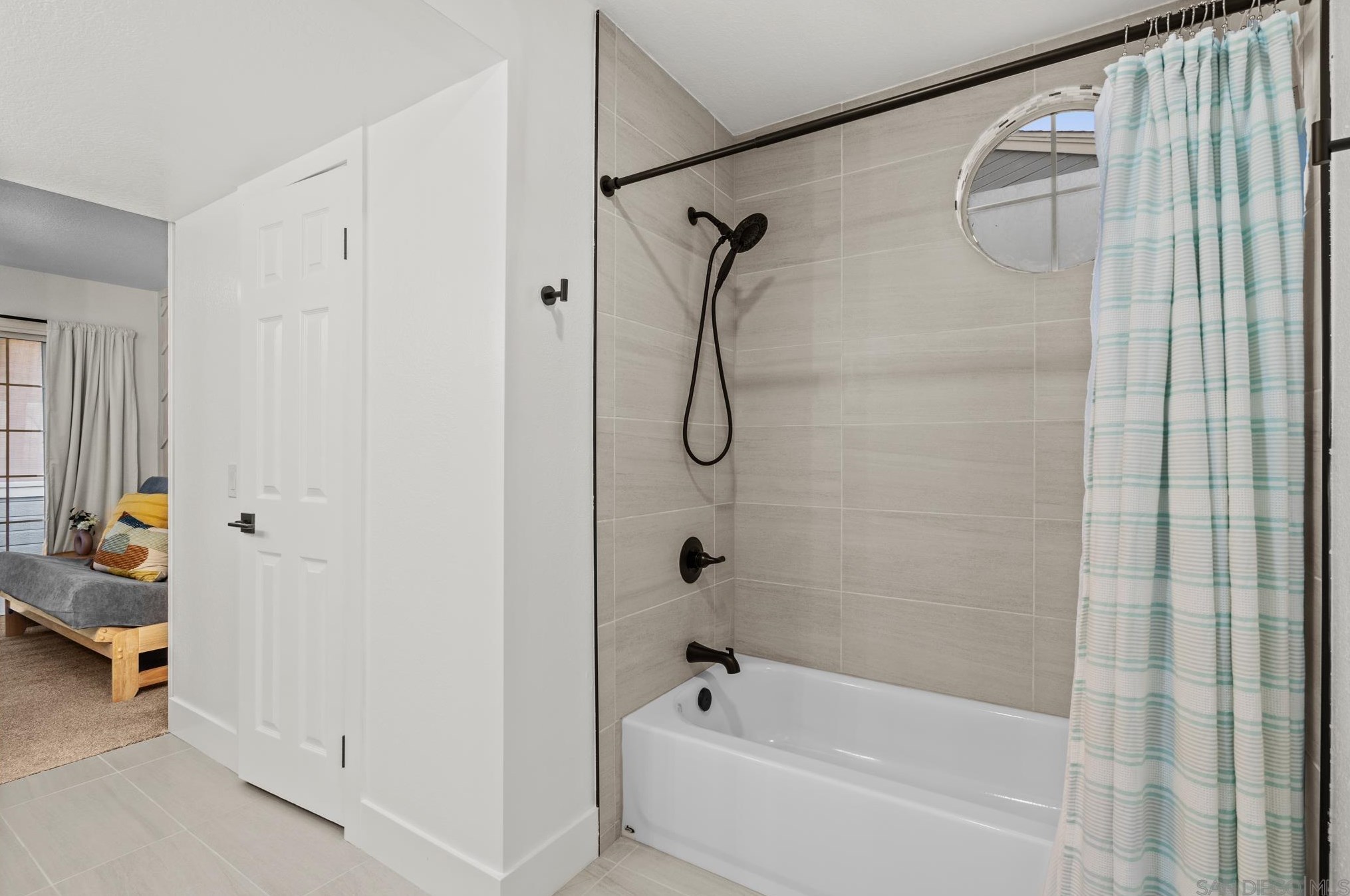 2058 Costa Vista Way, Oceanside CA  92054-6259 exterior