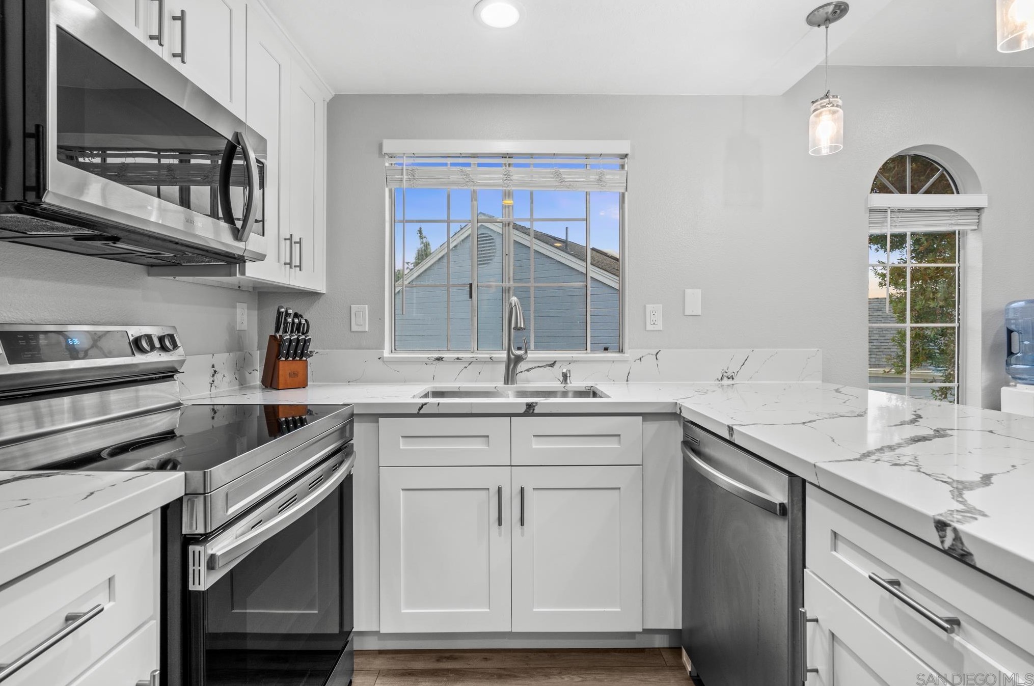 2058 Costa Vista Way, Oceanside CA  92054-6259 exterior