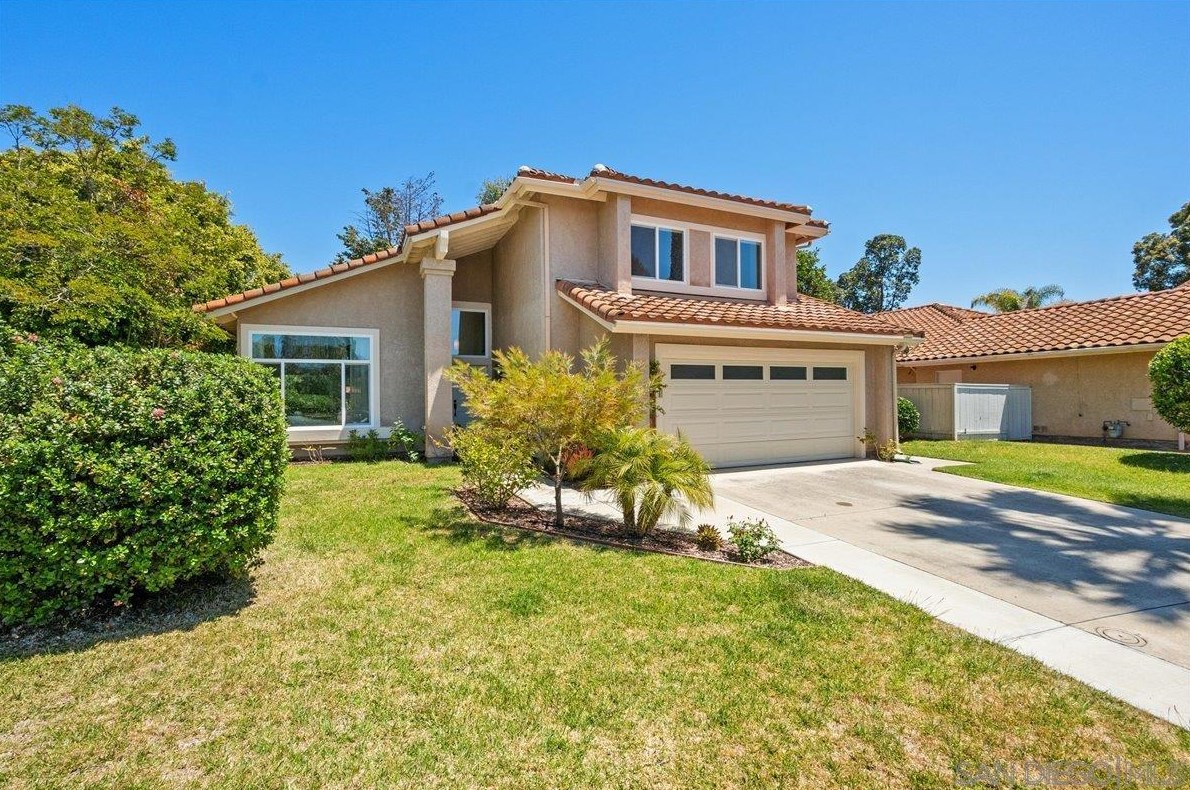 1732 Club Heights Ln, Vista, CA 92081-8720